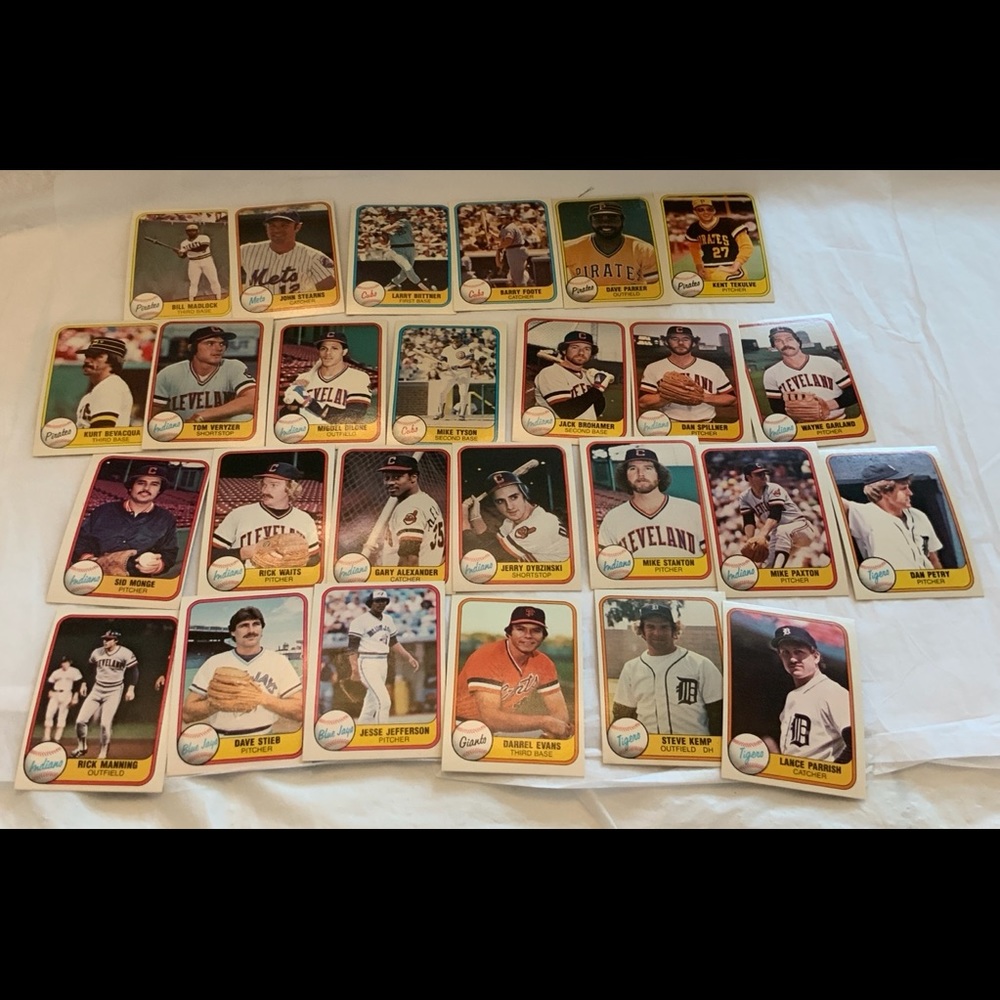 Bundle of Baseball Cards Lot 213